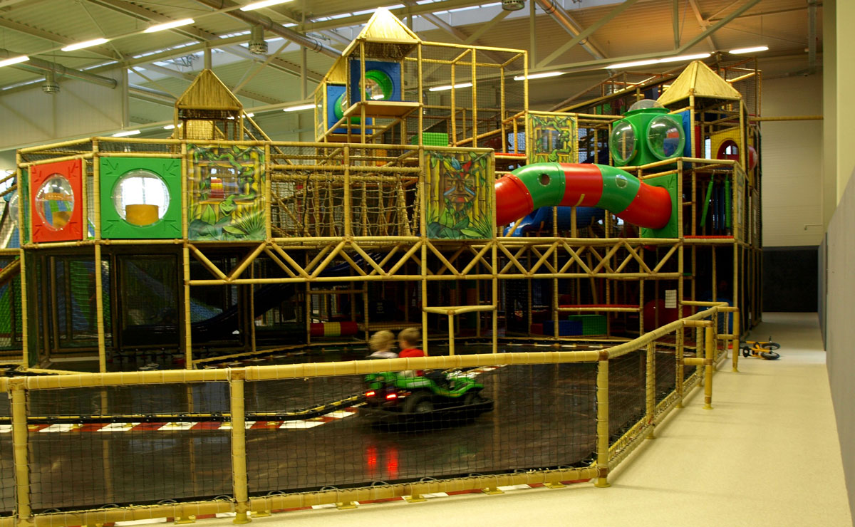 Spielturm aus Bambus in Nepomuks Kinderwelt in Neuenburg